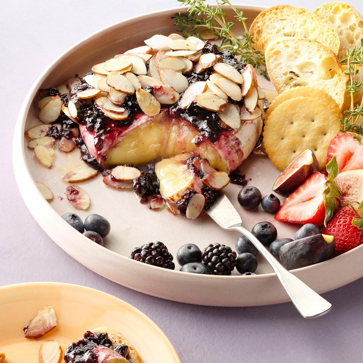 Baked Brie With Jam Exps Tohcom23 119357 Dr 05 23 2b