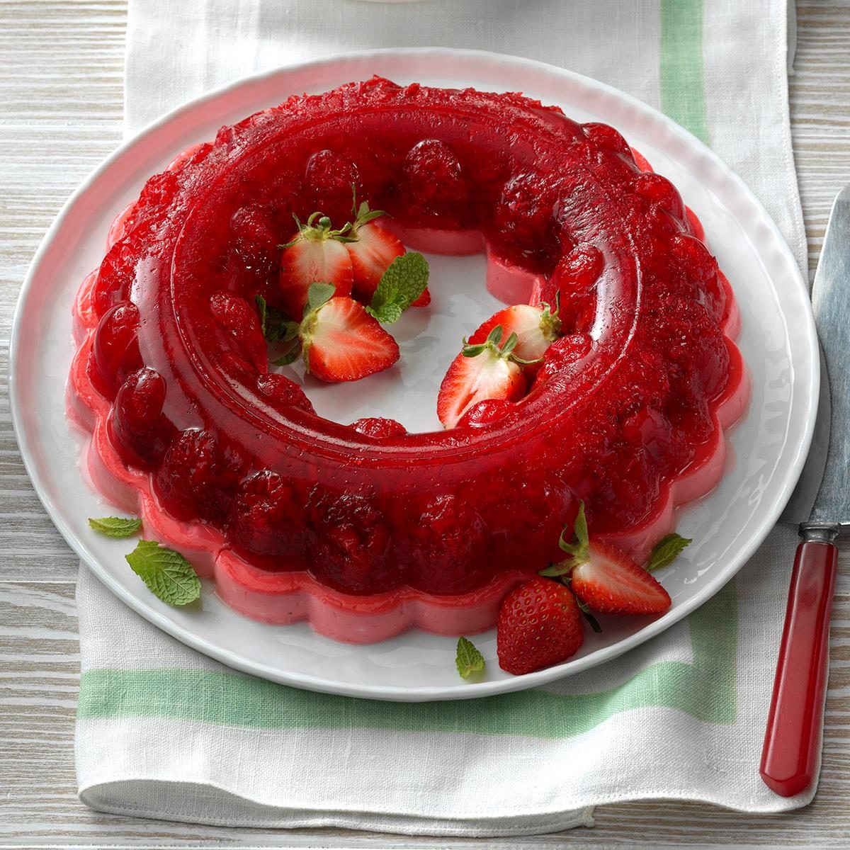 Molded Strawberry Salad Exps Ndiyd19 7769 C03 21 5b
